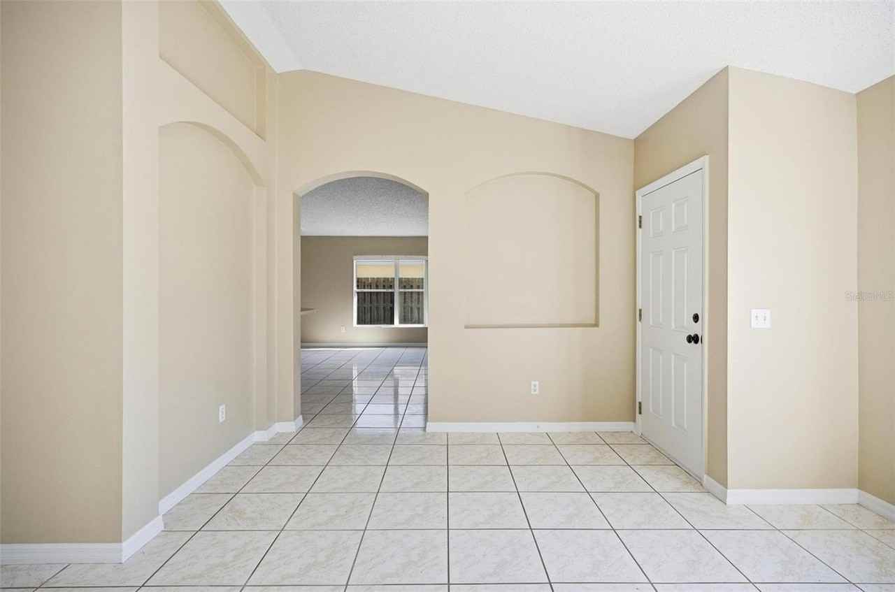 106 La Mancha Dr - Photo 7 of 40