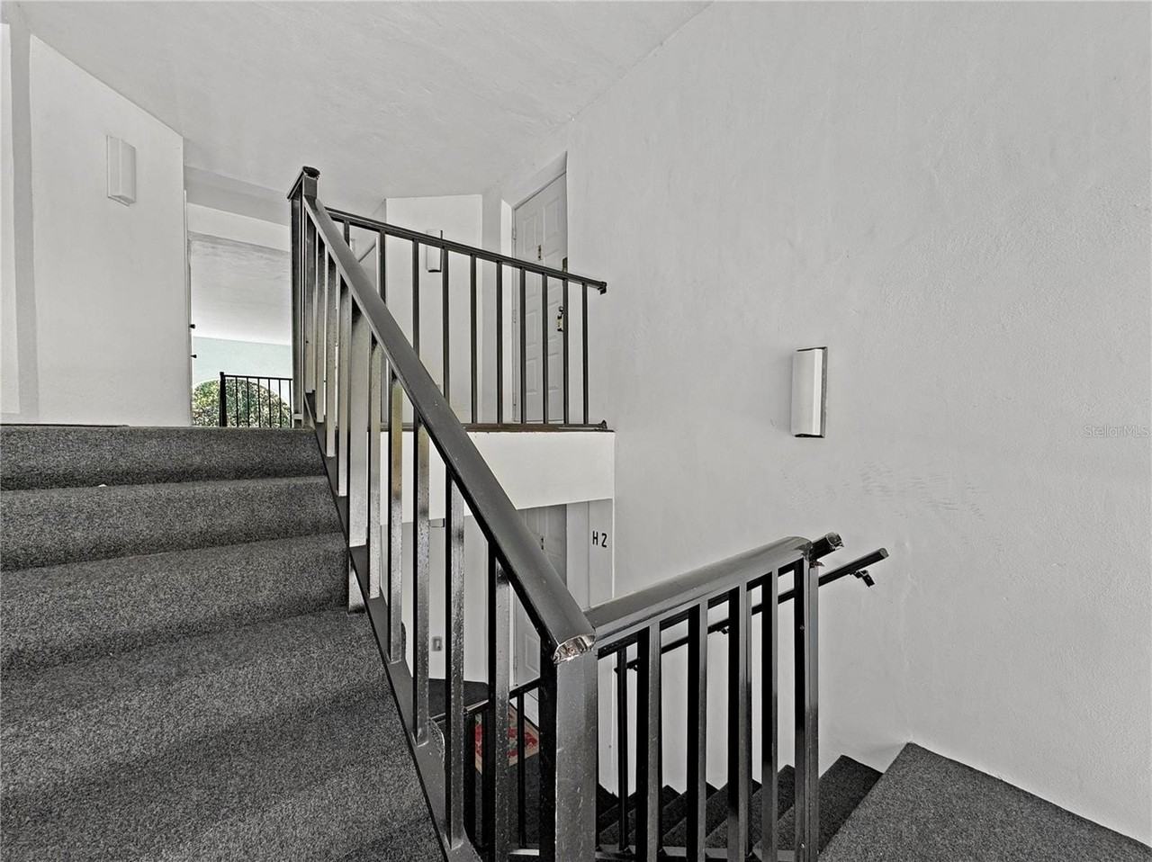 1372 Pine Ridge Circle East #H3 - Photo 4 of 26