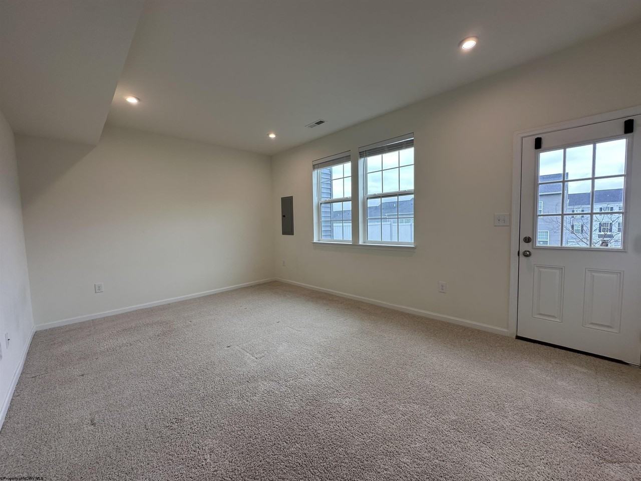 310 Bay St - Photo 3 of 24