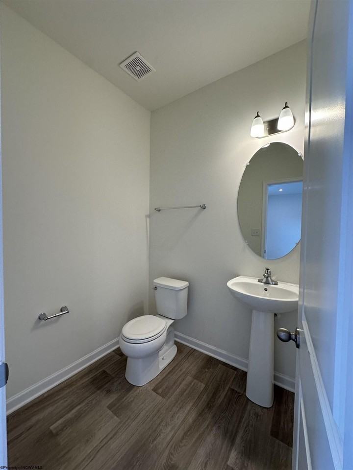 310 Bay St - Photo 4 of 24