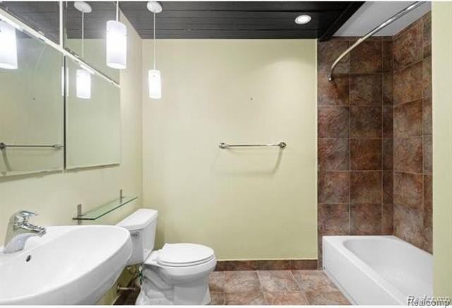 6533 East Jefferson Avenue #124 - Photo 7 of 10