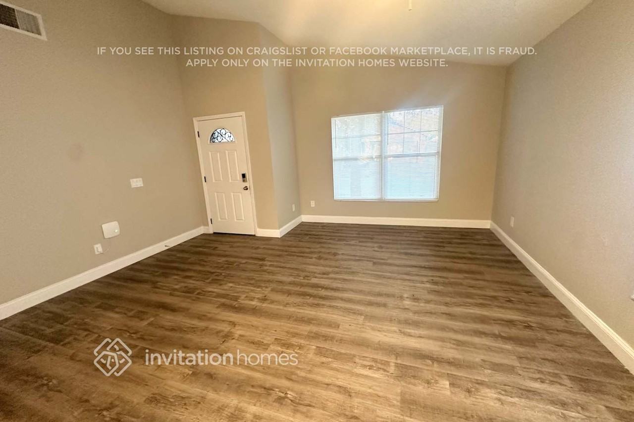 1152 Golden Gate Ave - Photo 2 of 19