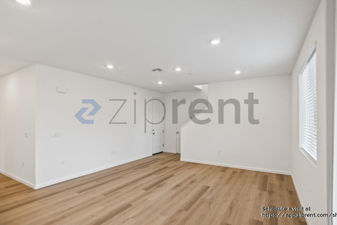 1086 Carson River Ct - Photo 7 of 38