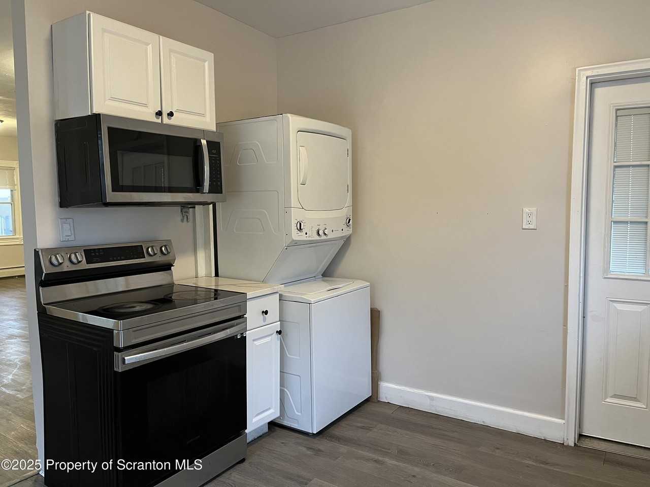 315 Aswell Ct - Photo 3 of 17