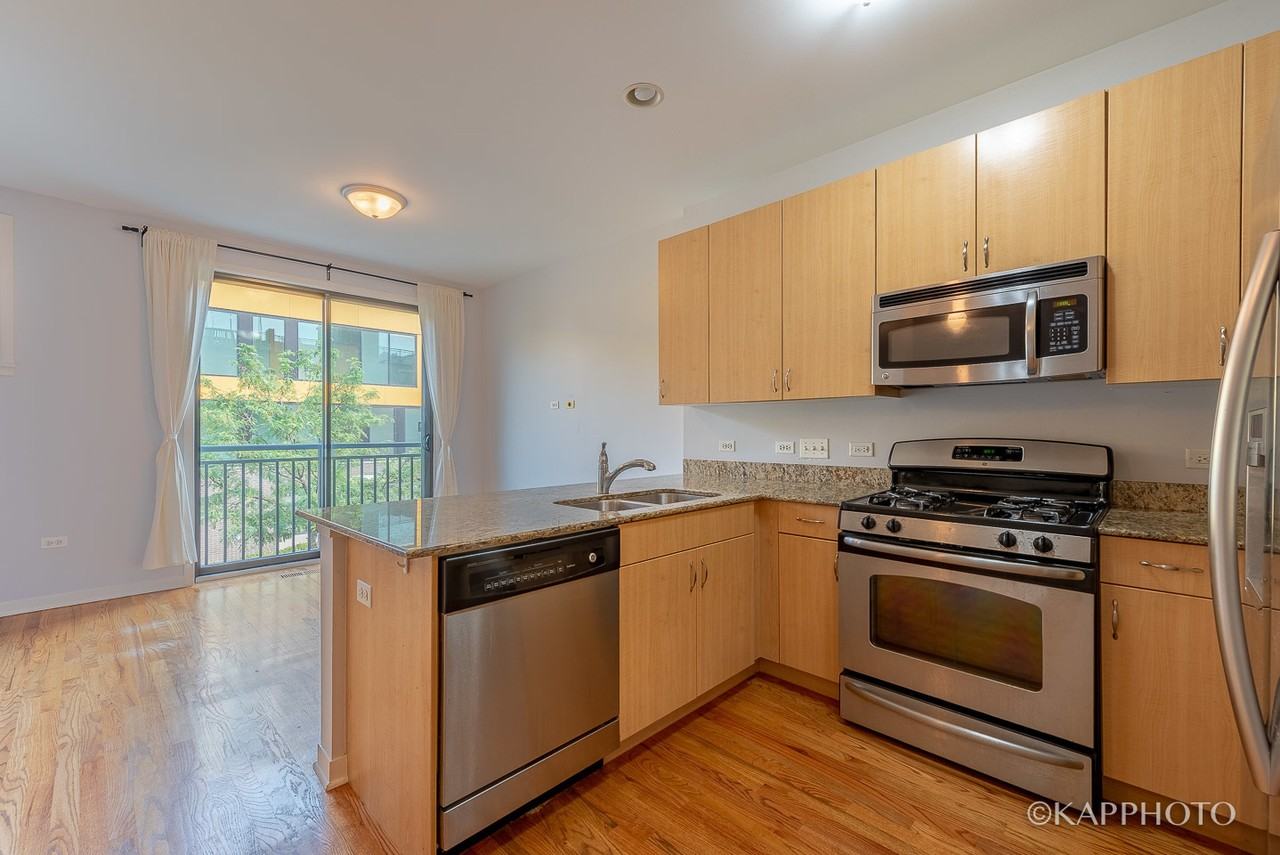 468 West Elm Street - Photo 3 of 31