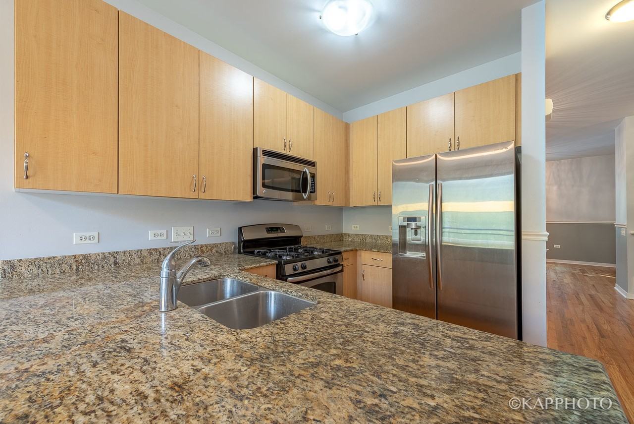 468 West Elm Street - Photo 6 of 31