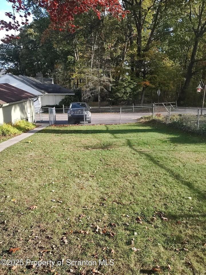 215 W Grove St - Photo 7 of 26