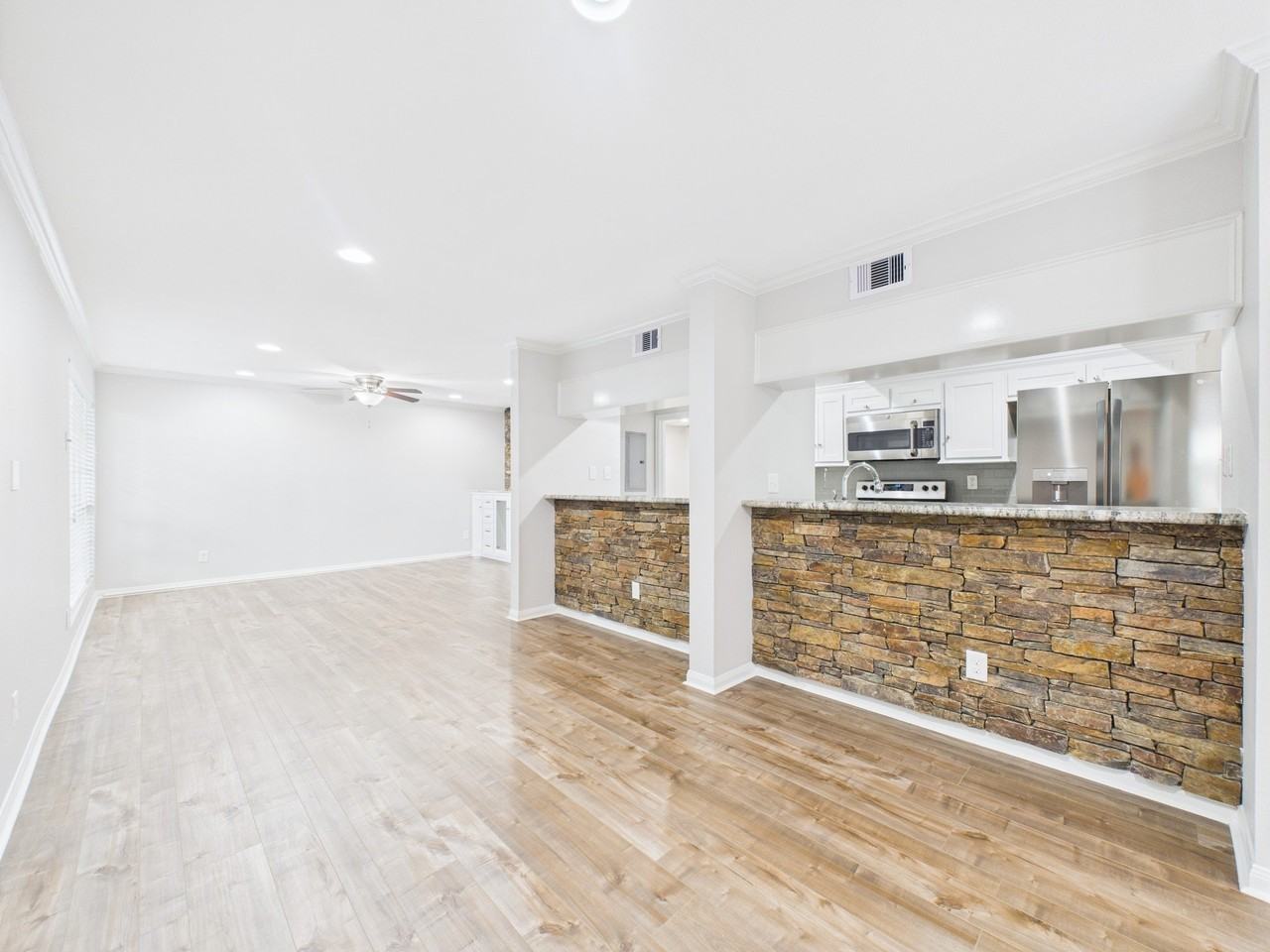 5333 Richmond Ave - Photo 7 of 30