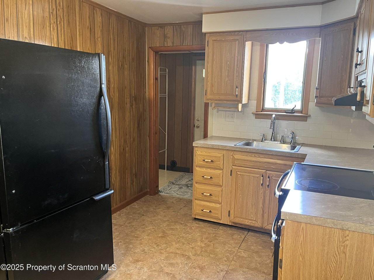 1345 Jefferson Ave - Photo 3 of 22