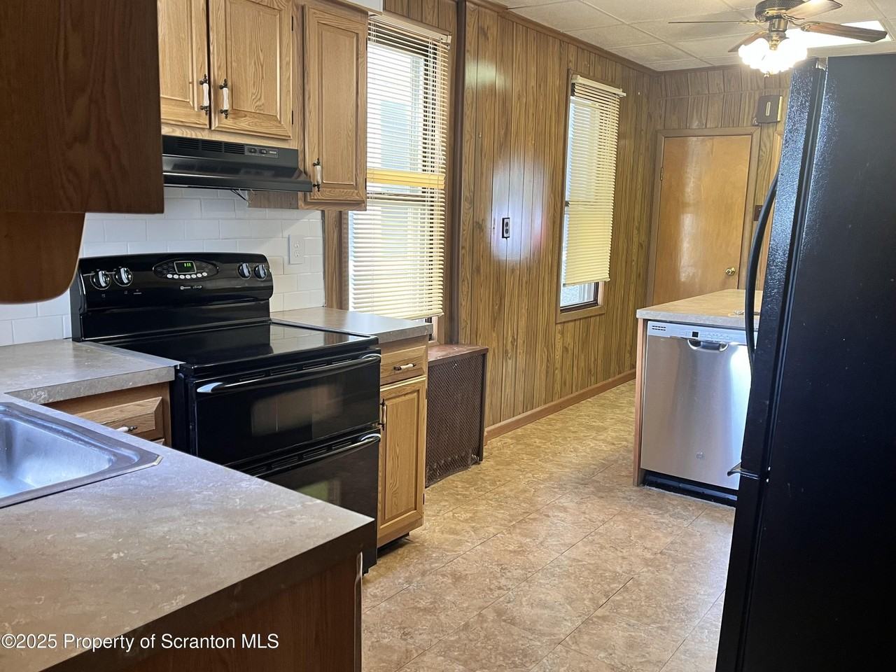 1345 Jefferson Ave - Photo 4 of 22