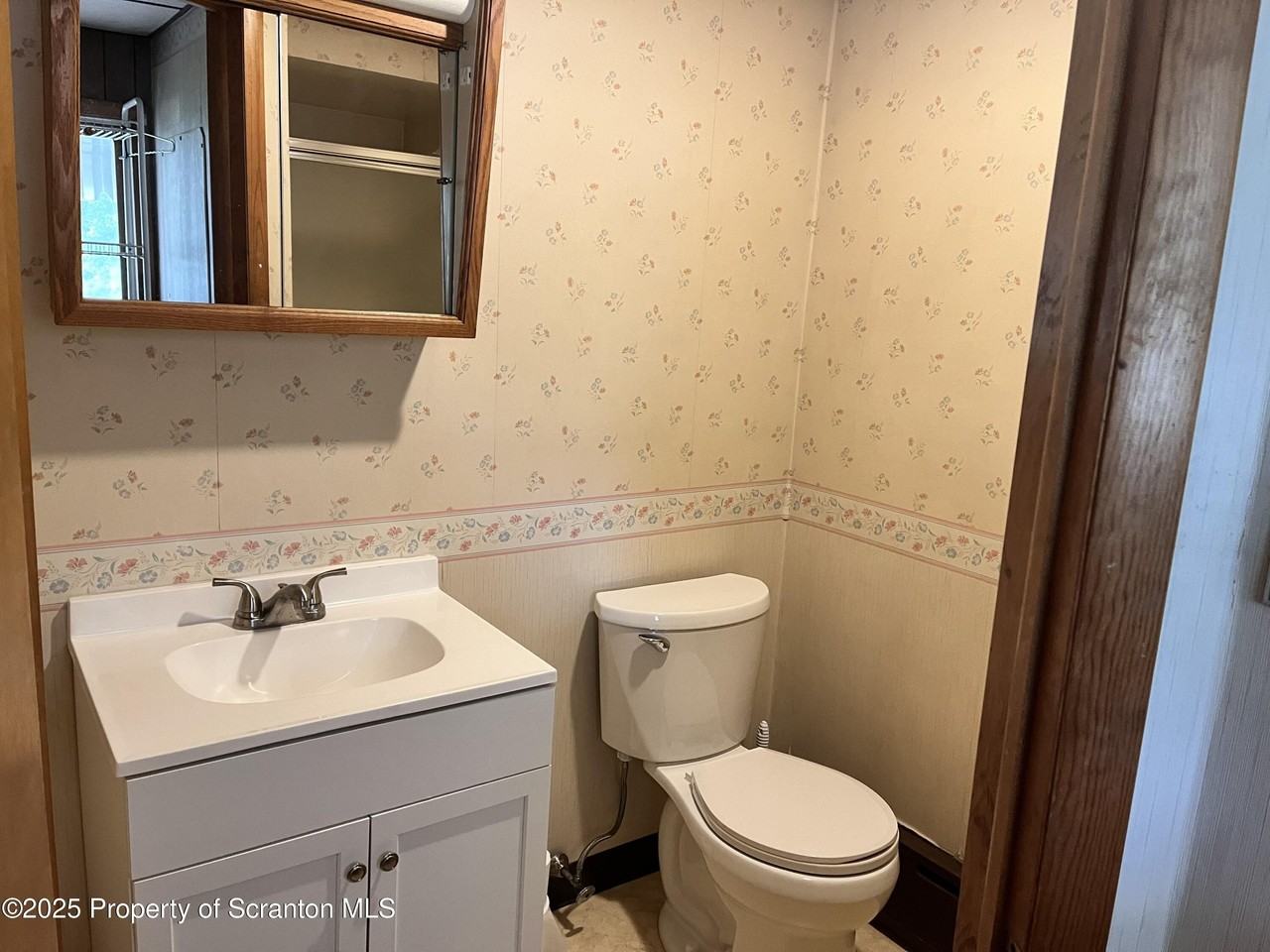 1345 Jefferson Ave - Photo 7 of 22