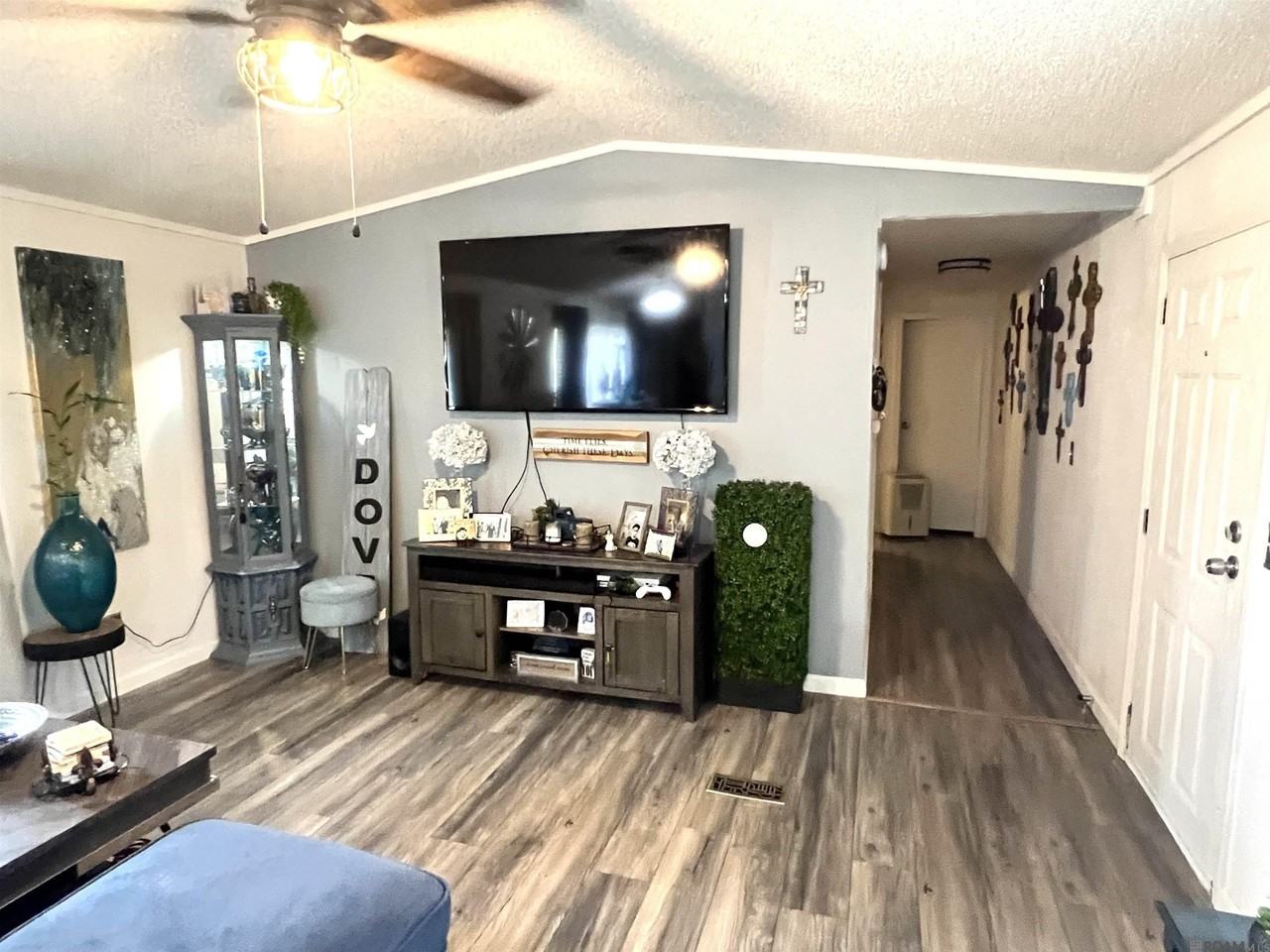11710 Parkland Drive South - Photo 3 of 19