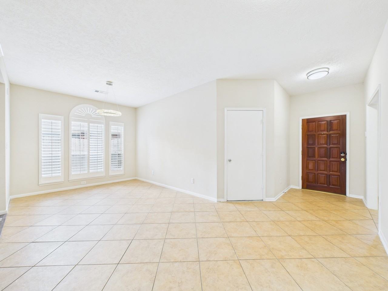 519 Promenade Blvd - Photo 7 of 35