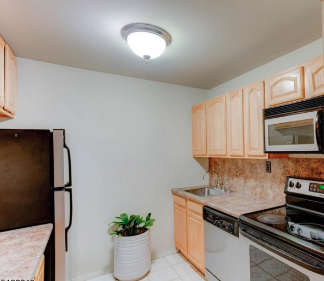 111 Mulberry Street #4C - Photo 4 of 13