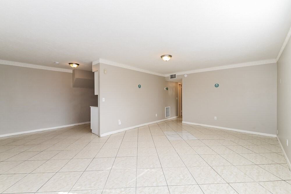 100 Apache St - Photo 5 of 16