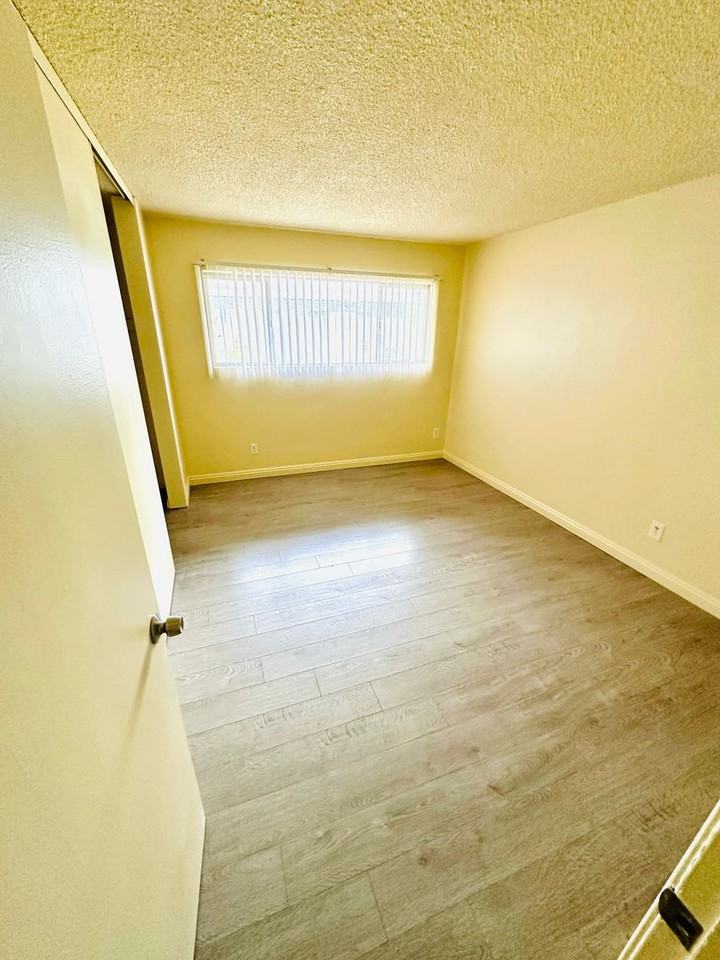 Cerritos Avenue Apartments - Photo 4 of 8