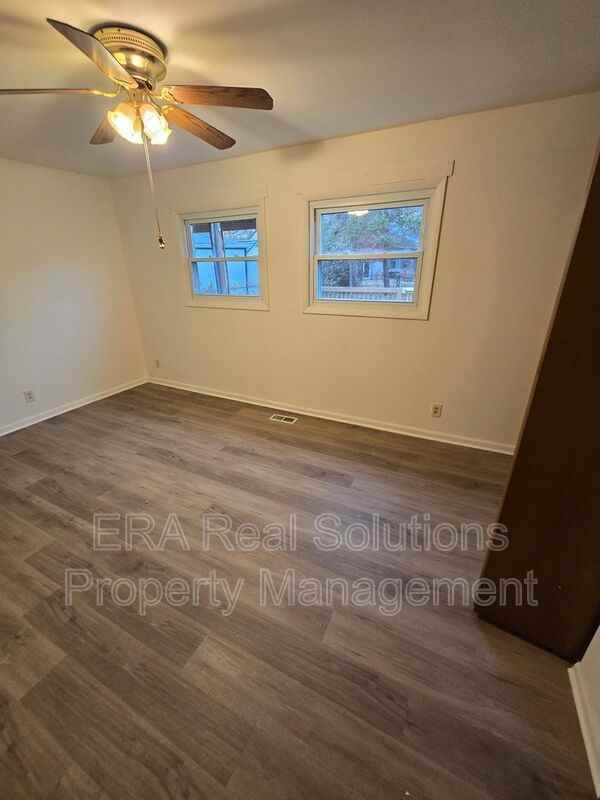 137 Empire Dr - Photo 2 of 20