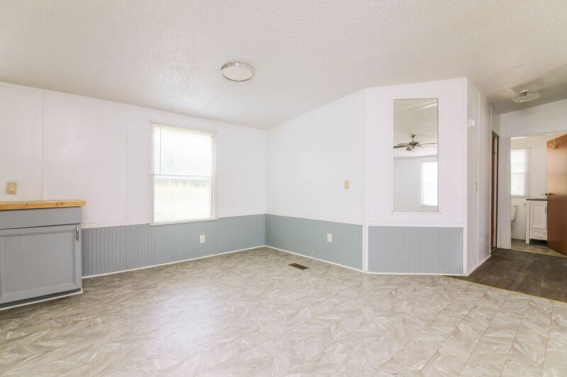 2137 Coral Dr - Photo 5 of 16