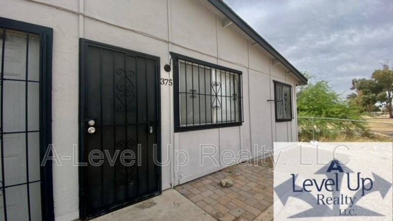 375 E Thoroughbred St - Photo 2 of 29