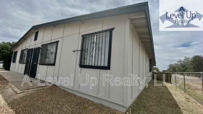 375 E Thoroughbred St - Photo 3 of 29