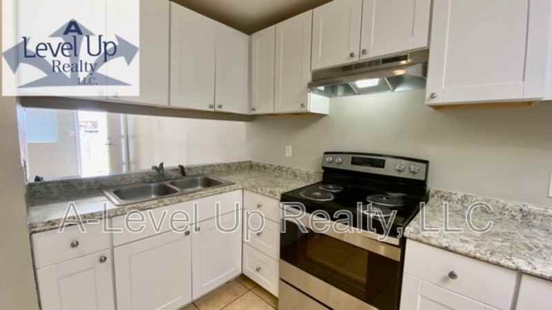 375 E Thoroughbred St - Photo 6 of 29