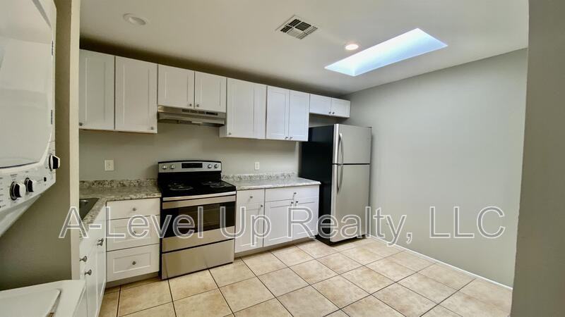 375 E Thoroughbred St - Photo 7 of 29