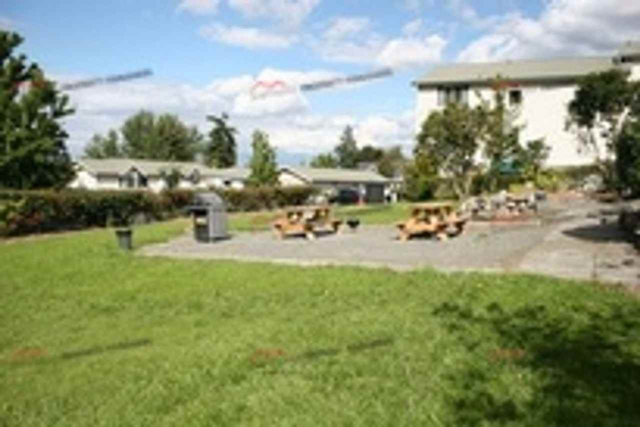 Oasis Apartments - Photo 4 of 9