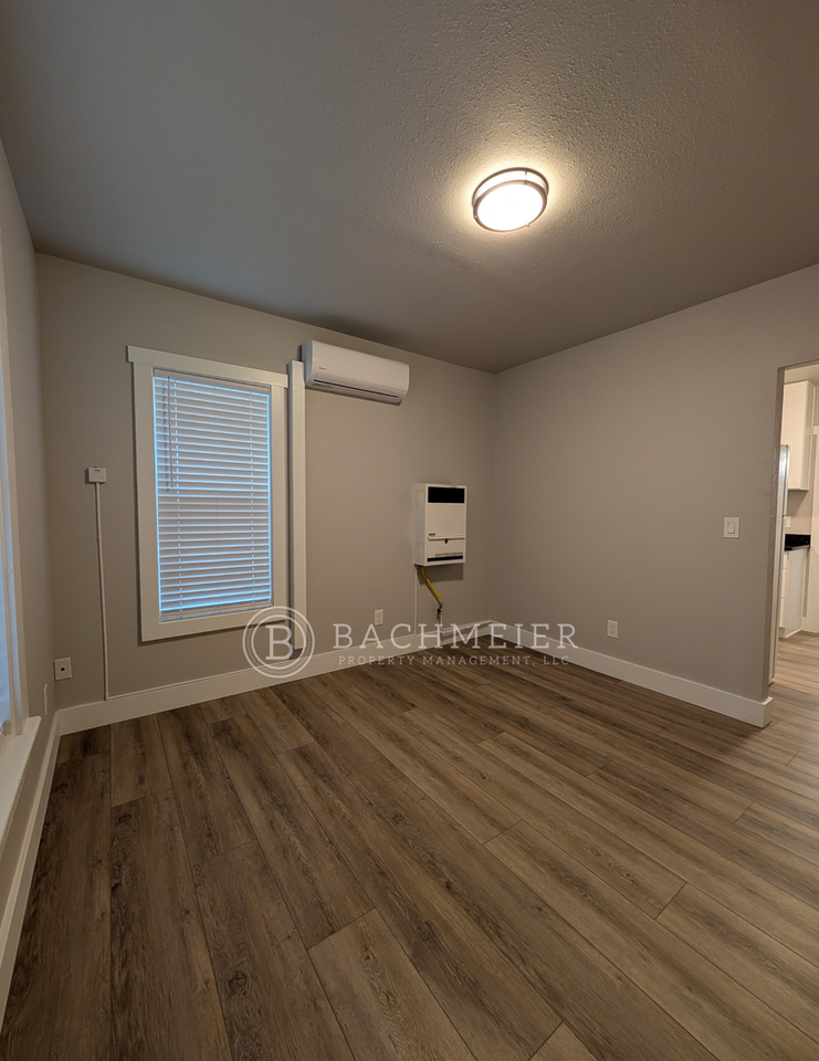 327 SW 2nd St - Photo 3 of 12