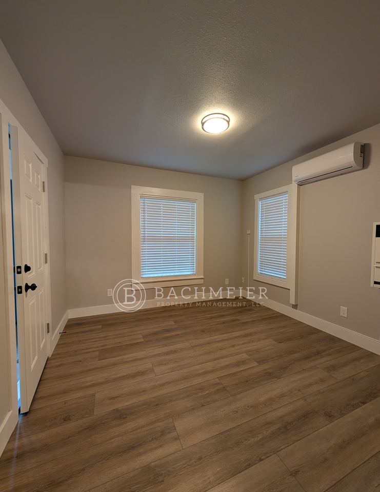 327 SW 2nd St - Photo 4 of 12