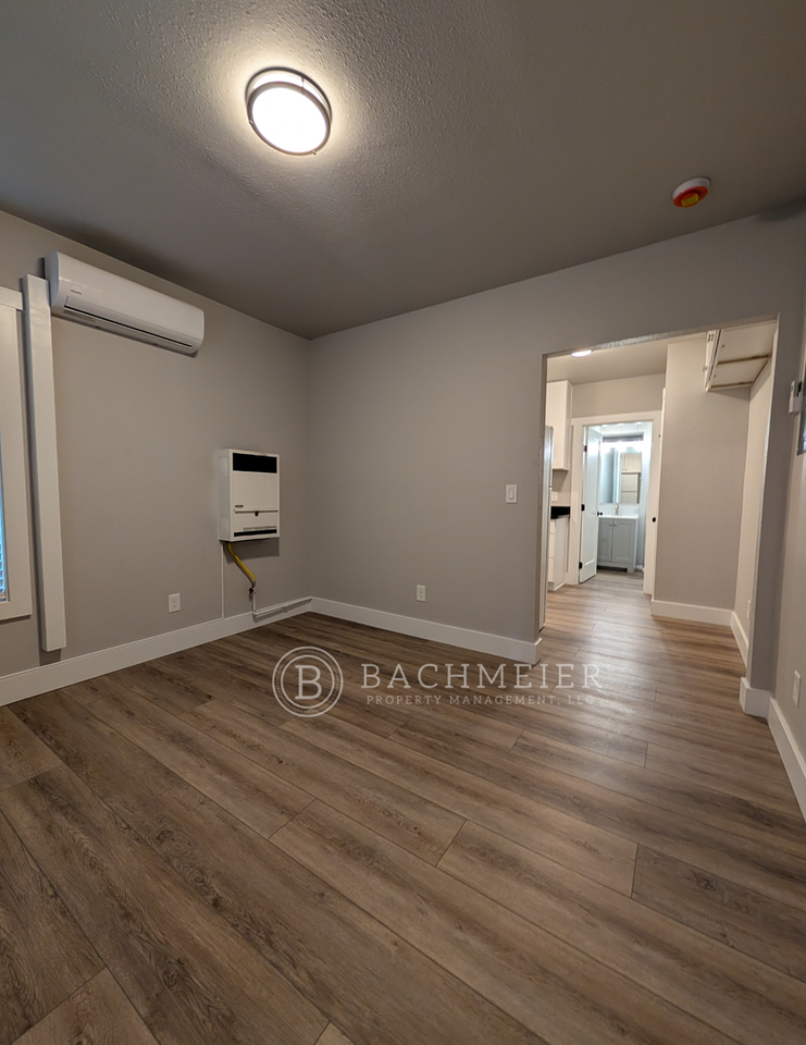 327 SW 2nd St - Photo 5 of 12