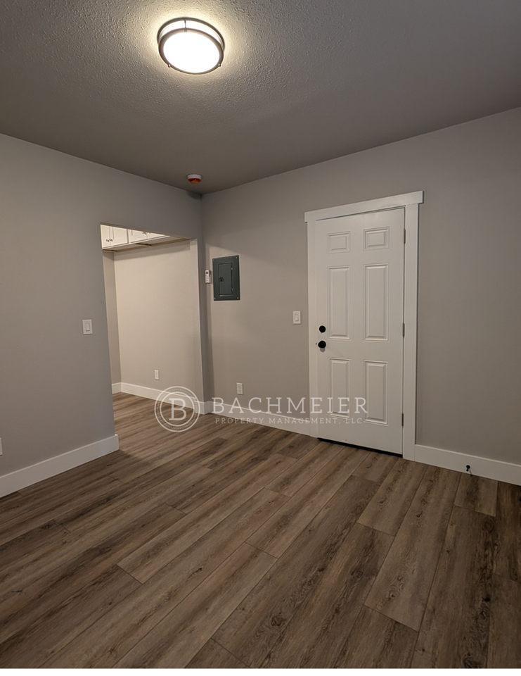 327 SW 2nd St - Photo 6 of 12