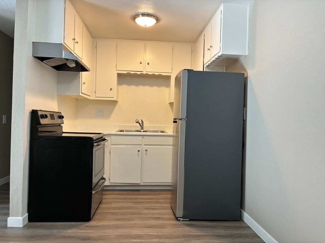 Country Apartments - Photo 3 of 18