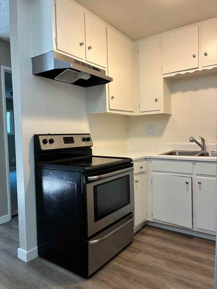 Country Apartments - Photo 4 of 18