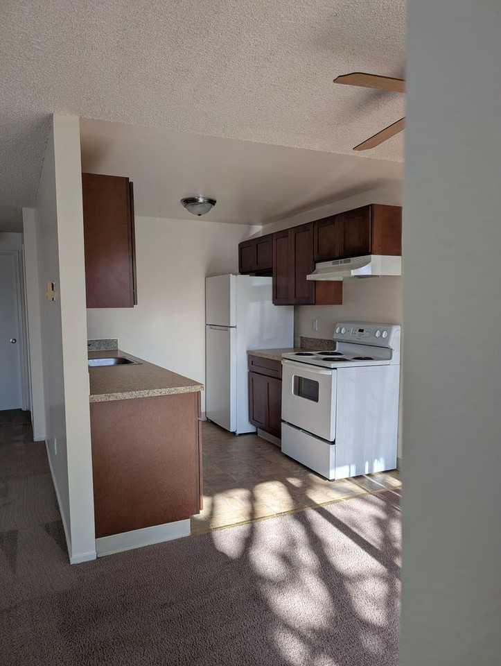 #440 MEYERS SQUARE APTS - Photo 4 of 11