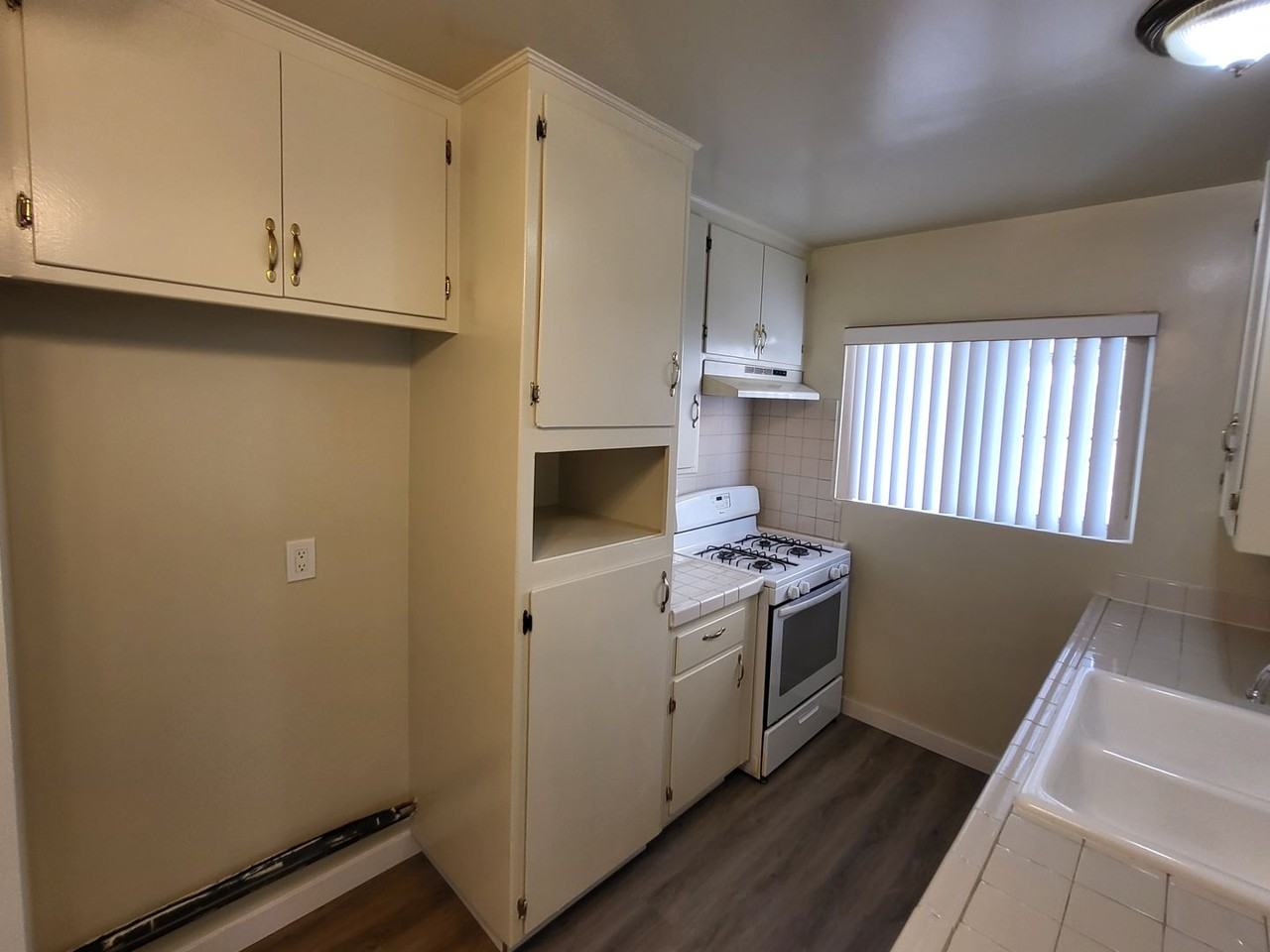 140 E. Spring St. - Photo 6 of 36