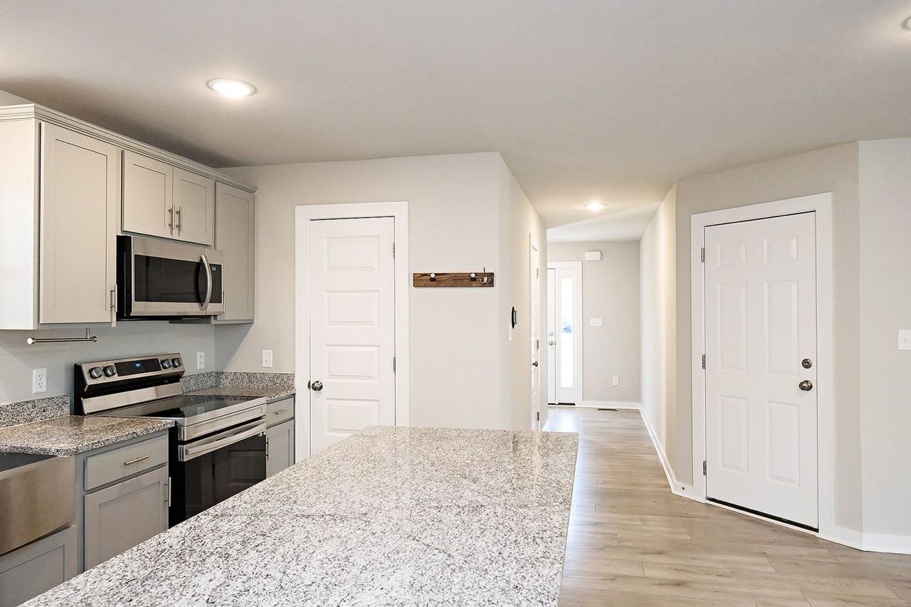 100 Kyle Ct - Photo 2 of 23