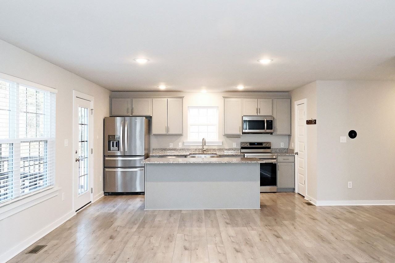 100 Kyle Ct - Photo 5 of 23