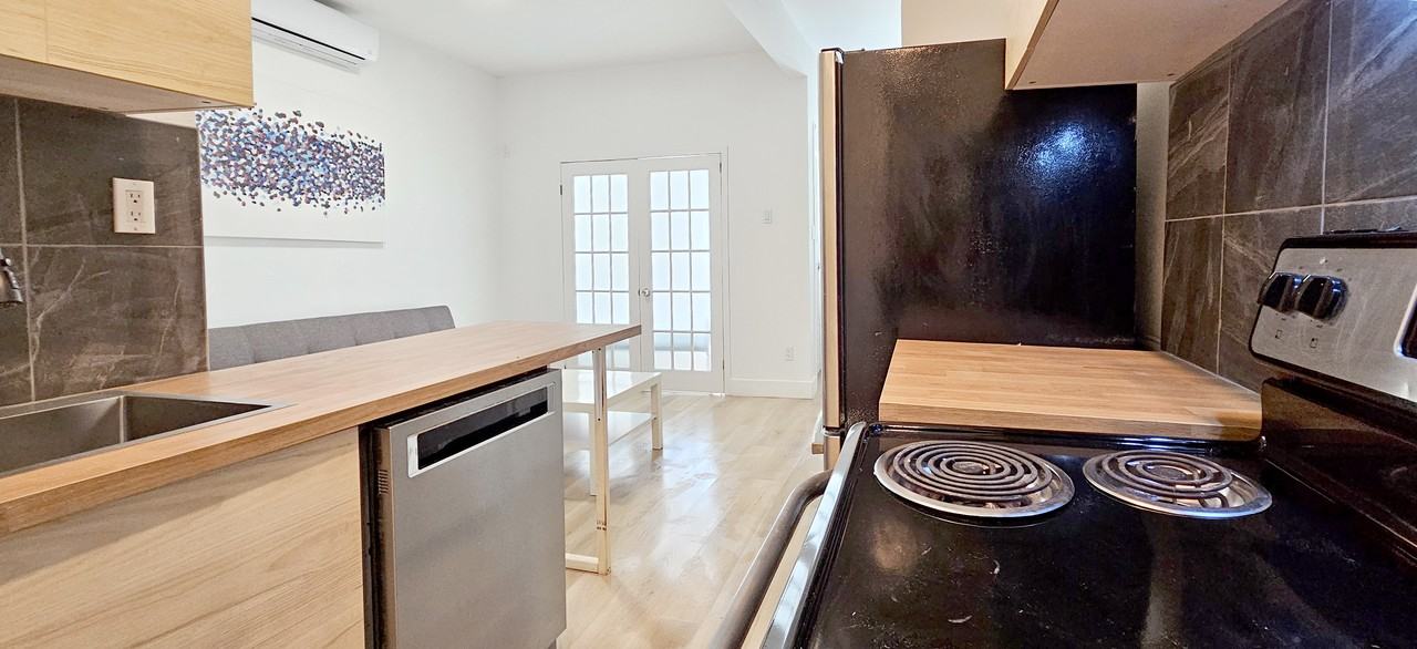 Av. Coloniale & Rue Roy E #55 - Photo 4 of 14