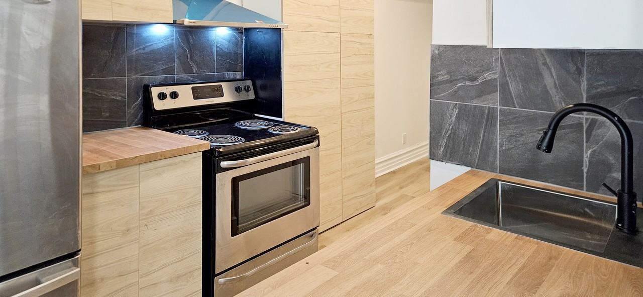 Av. Coloniale & Rue Roy E #55 - Photo 5 of 14