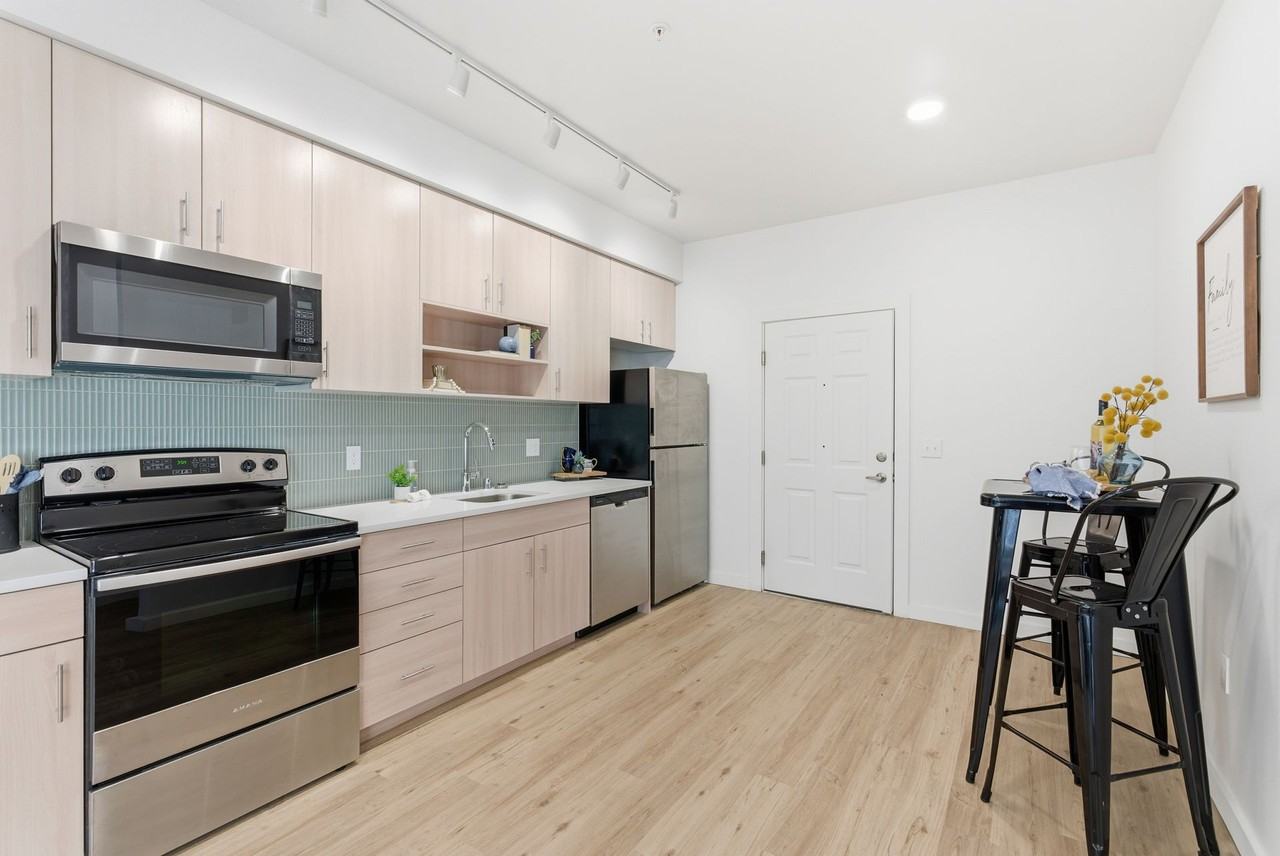 951 W Walton Ave #404 - Photo 2 of 37