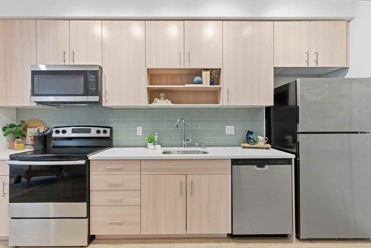 951 W Walton Ave #404 - Photo 6 of 37