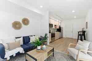 featured image of 951 W Walton Ave