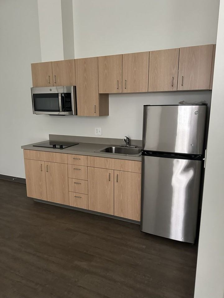 206- 990 Broadway Apartment Homes - Photo 5 of 27