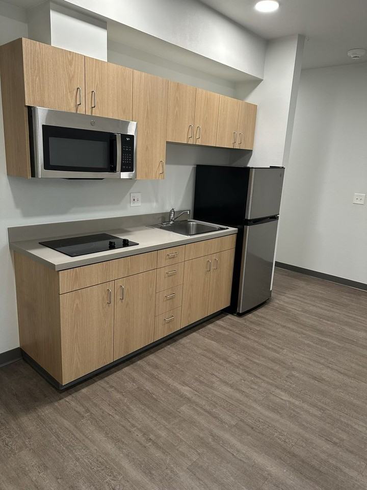 206- 990 Broadway Apartment Homes - Photo 6 of 27