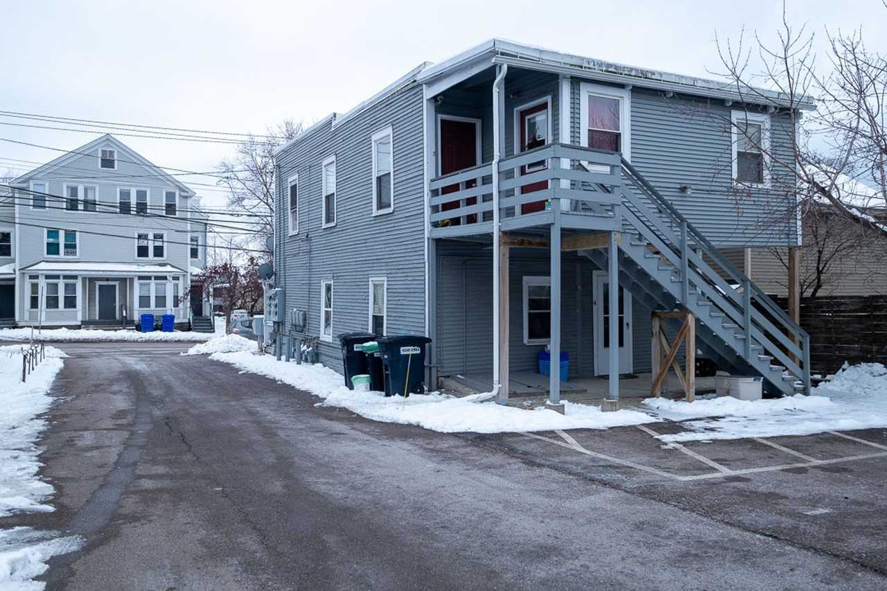 One-Bedroom Downtown Burlington Apartments Near UVM & Champlain College (116 Maple St) - Photo 2 of 23