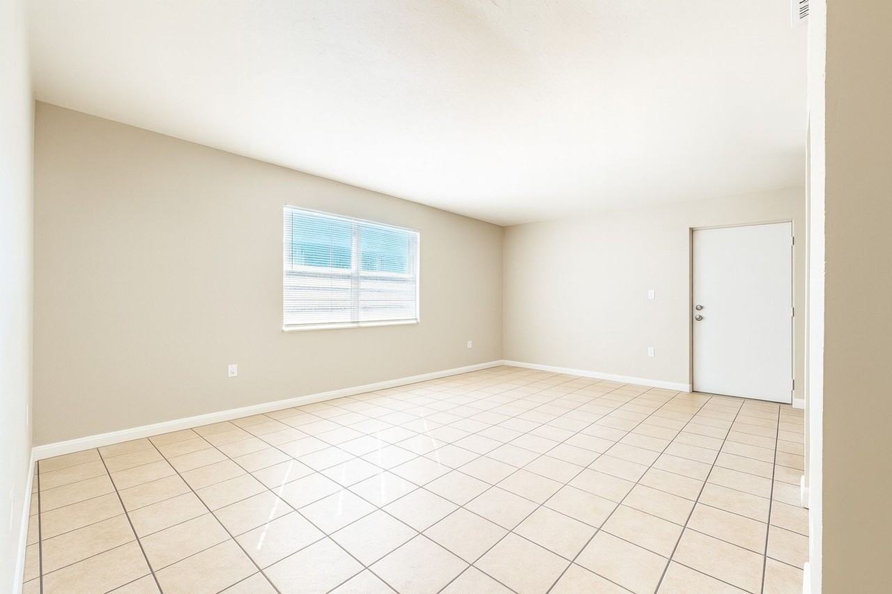 2105 Canal St - Photo 4 of 21