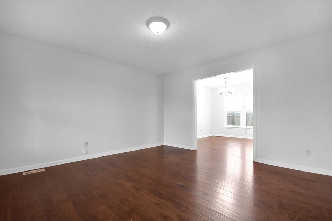 912 Tudor Ln - Photo 4 of 26