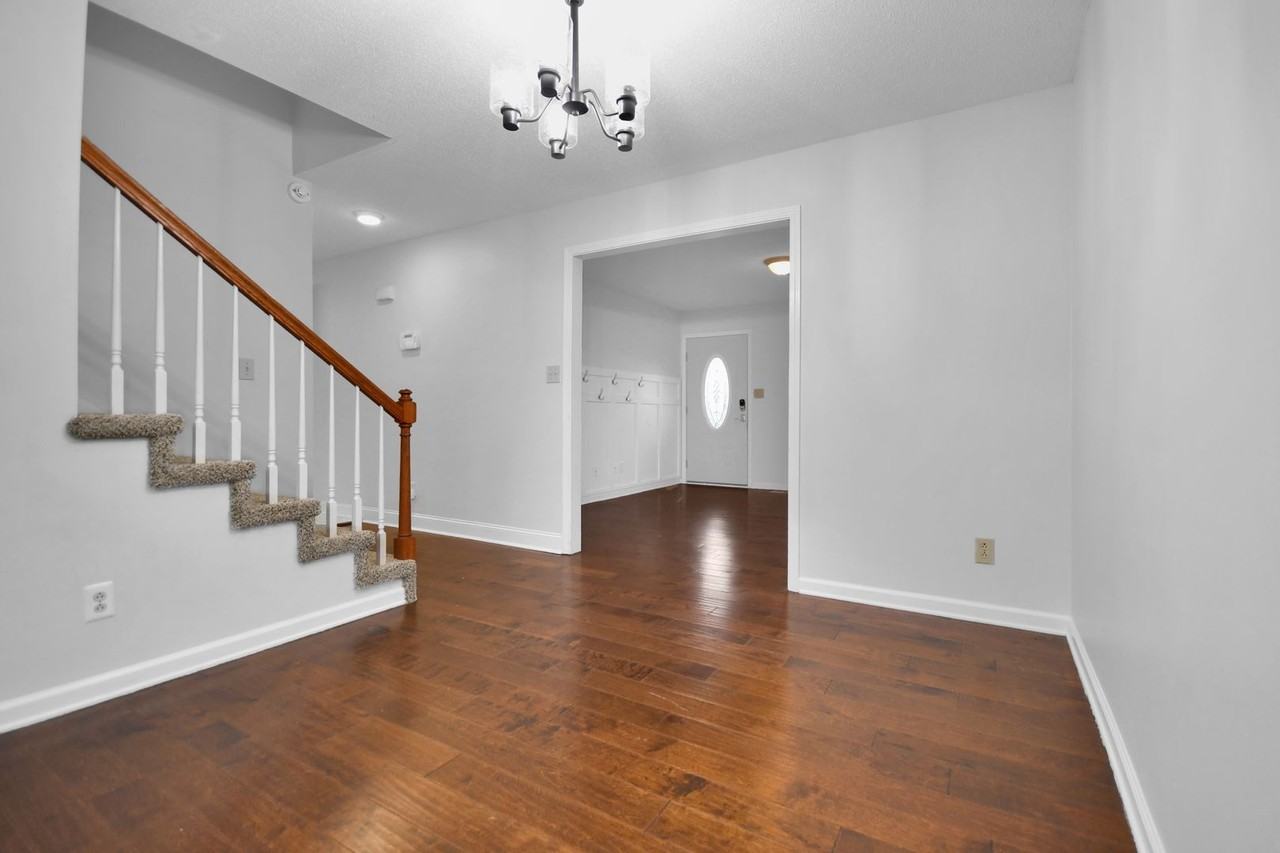 912 Tudor Ln - Photo 6 of 26