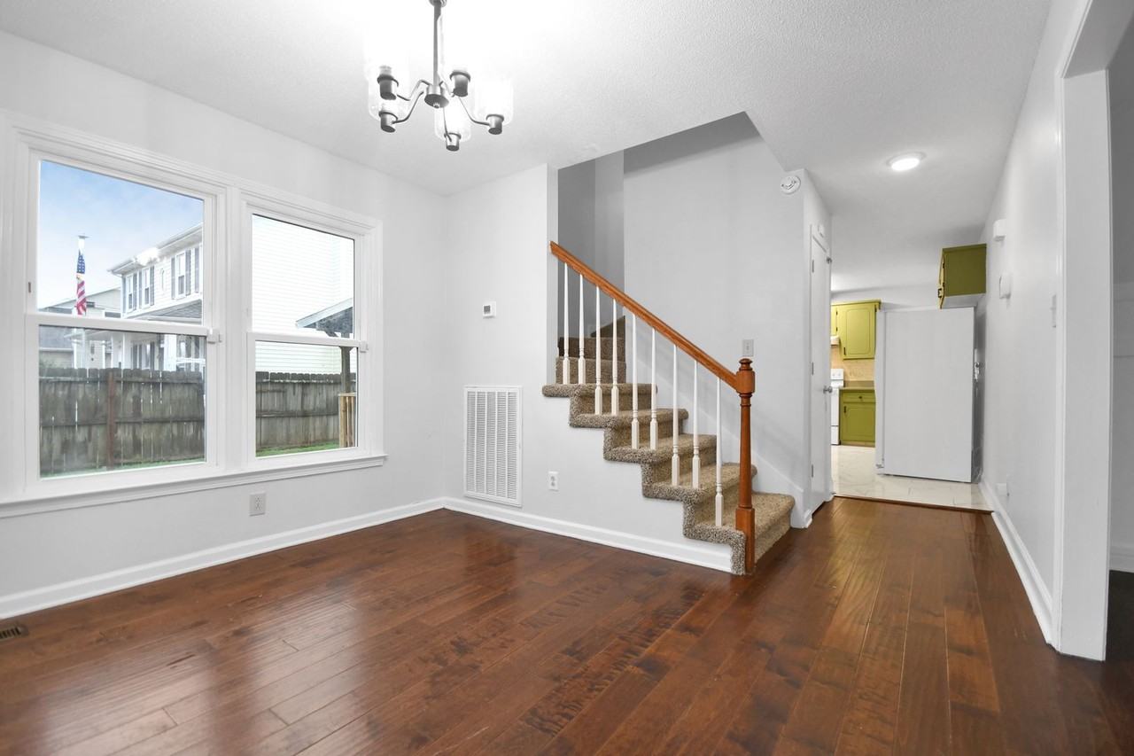 912 Tudor Ln - Photo 7 of 26