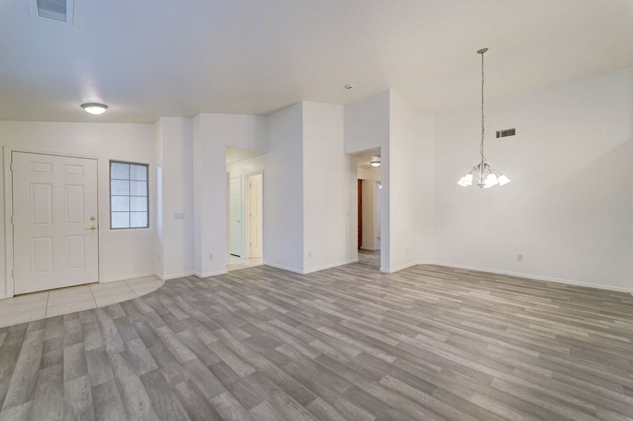 17511 W Ocotillo Ave - Photo 4 of 36